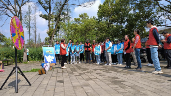 弘扬雷锋精神  携手点亮城市美